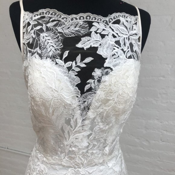 Pronovias Eleana Gown - Picture 3 of 5